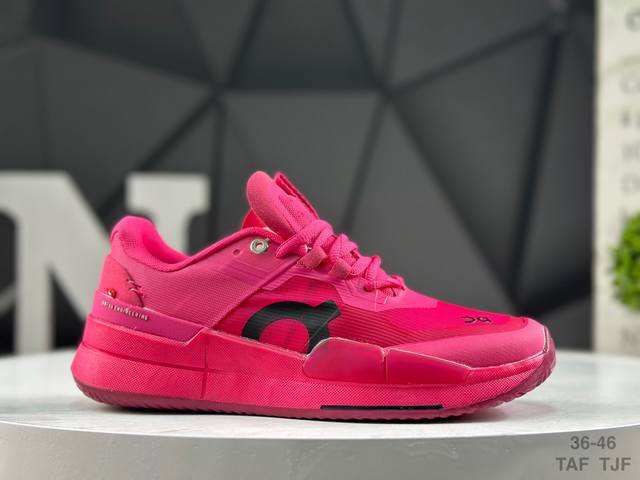 On 昂跑 The Roger pro 2 轻量运动休闲鞋！脚感很舒服，鞋底柔软且包裹性好，上脚显腿长，不用系鞋带很方便～ 不管休闲还是运动都很百搭。 尺码：如