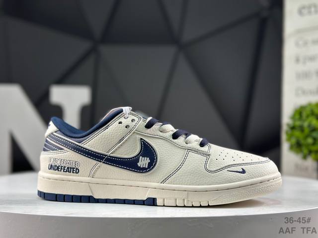 耐克 Nike Dunk Sb Low C定制配色 定制Dunk Sb顾名思义，具有经典的Dunk血缘，又注入了更多的时尚元素。相较于普通的Dunk滑板鞋，改良