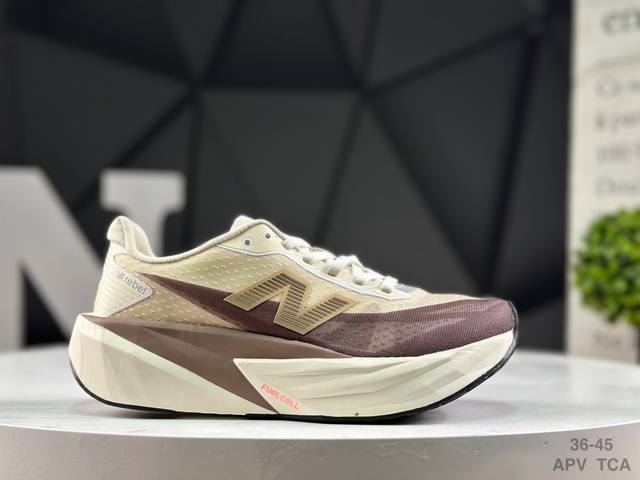 公司级带半码 新百伦 Nb New Balance Fuelcell 轻量跑鞋 超轻量化低帮休闲运动慢跑鞋 #原楦原纸版开发版型 采用超轻透气3D针织网眼材料结