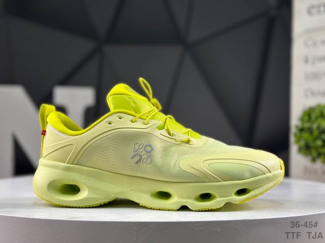 昂跑 On Cloudsolo Loewe 男女款同款轻量舒适款运动鞋 透气缓震跑步鞋。Cloudnova家族的全新成员:Cloudnovaflux,流畅的时尚