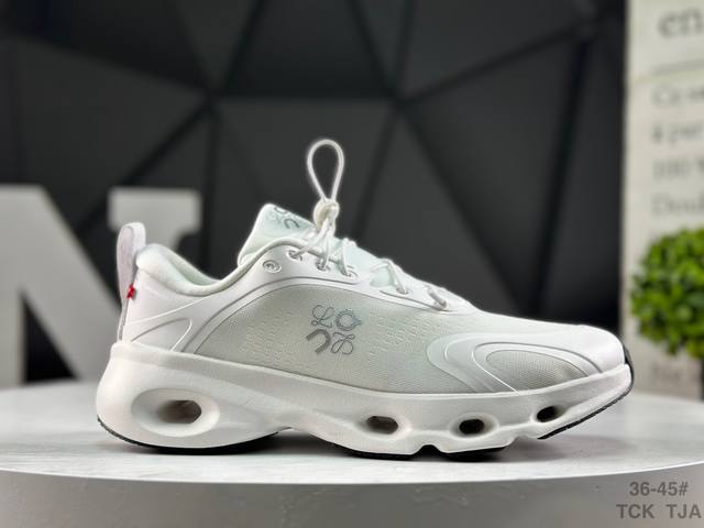 昂跑 On Cloudsolo Loewe 男女款同款轻量舒适款运动鞋 透气缓震跑步鞋。Cloudnova家族的全新成员:Cloudnovaflux,流畅的时尚