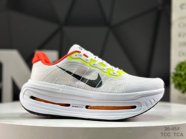 耐克 Nike Vomero premium 耐克 飞马 舒适减震防滑 低帮跑步鞋 全掌Reactx泡绵中底 前掌和后跟还配备了Air Zoom气垫单元 据说跑