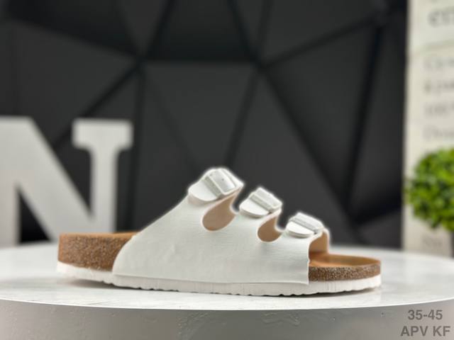 德国百年知名鞋履品牌 博肯Birkenstock 勃肯拖鞋系列凉拖鞋休闲沙滩凉鞋 Birkenstock勃肯德国进口男女款牛皮绒面革软底Arizona双扣拖鞋。