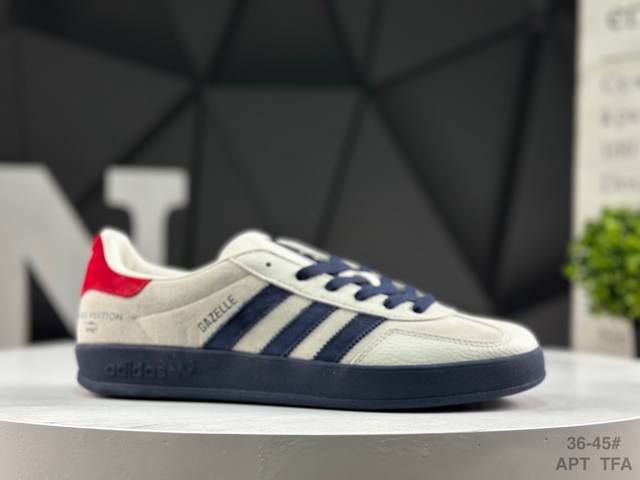 阿迪达斯 Adidas Samba Og 经典鞋款 Adidas 近70年的经典Samba Og 修长的鞋楦,略微尖尖的鞋头,翻毛皮的鞋头拼接,这些我们都看得到