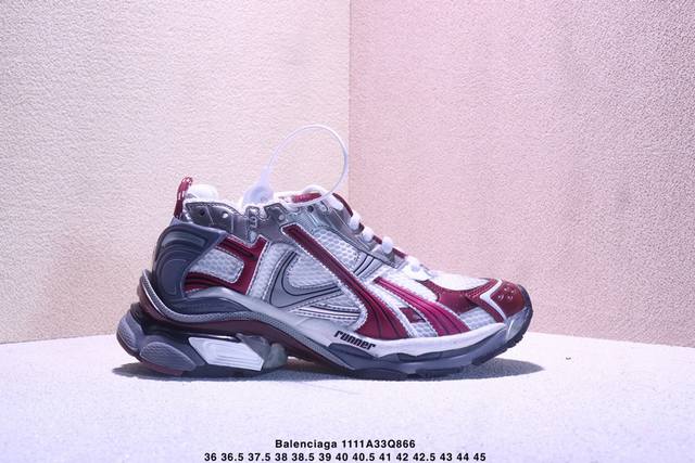 巴黎世家 Balenciaga 巴黎世家Runner老爹鞋舒适运动慢跑鞋 不含皮运动鞋，网布材质，磨损效果，鞋头边缘印有尺码，背面浮印尺码，外侧印有跑者徽标，鞋