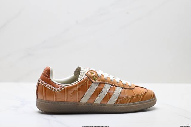 公司级Adidas Originals Wb pony Tonal Samba Og 阿迪达斯 桑巴舞系列 绅士德训足球风百搭低帮休闲运动板鞋 这款板鞋展示了高