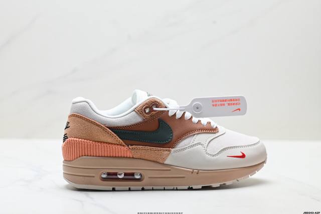 公司级Nike Air Max 1 耐克气垫 缓震 耐磨运动鞋 鞋身材质均选择皮革 织物 麂皮多种材质覆盖 保证质感的前提下 层次感也相当不错 带有开窗式 Ai