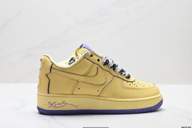 公司级耐克Nike Air Force 1’07空军一号低帮百搭休闲运动板鞋。柔软、弹性十足的缓震性能和出色的中底设计，横跨复古与现代的外型结合，造就出风靡全球
