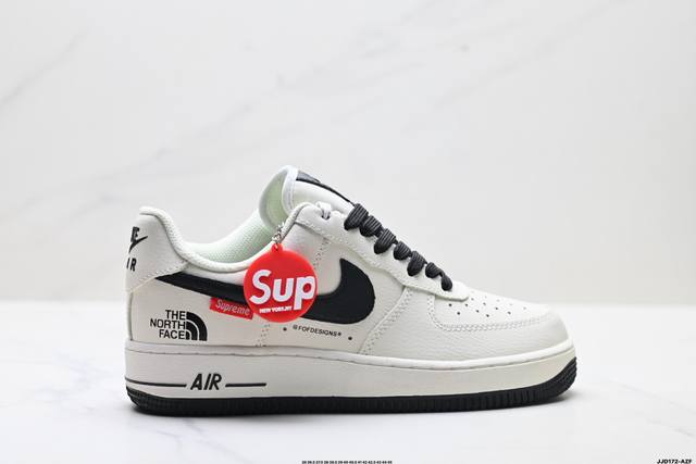 真标耐克Nike Air Force 1’07 空军一号低帮百搭休闲运动板鞋。柔软、弹性十足的缓震性能和出色的中底设计，横跨复古与现代的外型结合，造就出风靡全球
