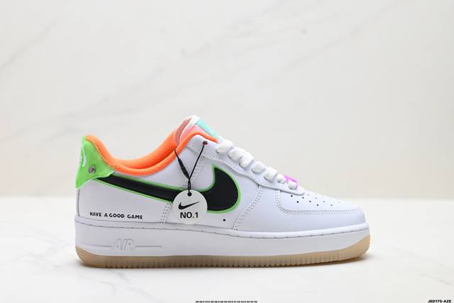 公司级耐克Nike Air Force 1’07空军一号低帮百搭休闲运动板鞋。柔软、弹性十足的缓震性能和出色的中底设计，横跨复古与现代的外型结合，造就出风靡全球