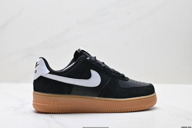 真标耐克Nike Air Force 1’07 空军一号低帮百搭休闲运动板鞋。柔软、弹性十足的缓震性能和出色的中底设计，横跨复古与现代的外型结合，造就出风靡全球