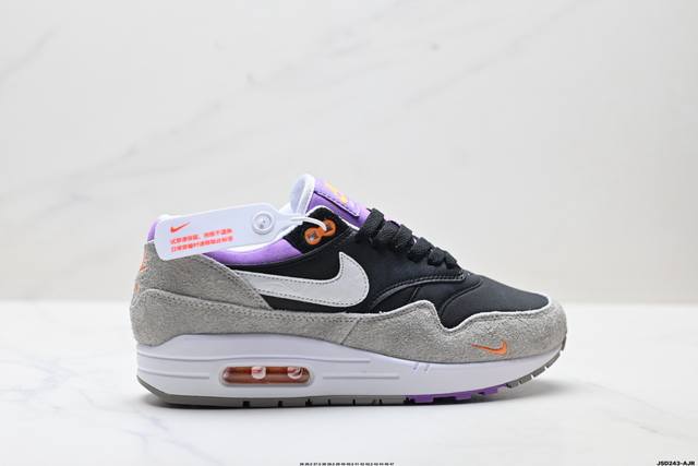 公司级Nike Air Max 1 耐克气垫 缓震 耐磨运动鞋 鞋身材质均选择皮革 织物 麂皮多种材质覆盖 保证质感的前提下 层次感也相当不错 带有开窗式 Ai