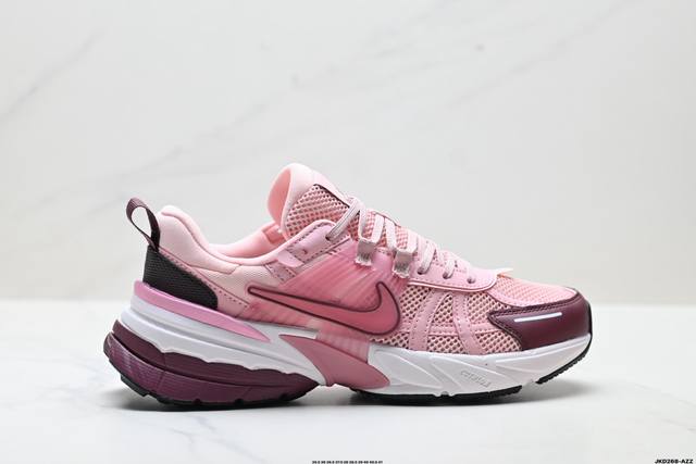 公司级Nike V2K Run 复古风潮 耐克 网面透气运动鞋 灰银紧致的鞋面材质提供良好的包裹性鞋侧 Swoosh以及鞋头部分搭配增添不少亮点的镀铬细节鞋垫上