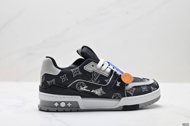 公司级Louis Vuitton Trainer Sneaker Low 路易威登 休闲运动文化百搭板鞋 舒适防滑底和百搭性霸屏整个时尚娱乐圈 细节调整完美主义