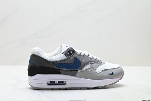 公司级Nike Air Max 1 耐克气垫 缓震 耐磨运动鞋 鞋身材质均选择皮革 织物 麂皮多种材质覆盖 保证质感的前提下 层次感也相当不错 带有开窗式 Ai