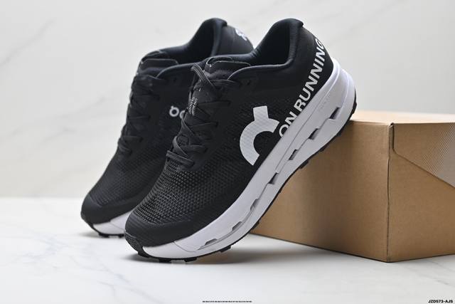 公司级On昂跑 Cloudultra 3 舒适百搭 简约 耐磨 低帮跑步鞋 鞋身外观的设计灵感源于 On 昂跑的专业竞赛鞋 鞋面采用工程编织材料打造 提供无缝贴
