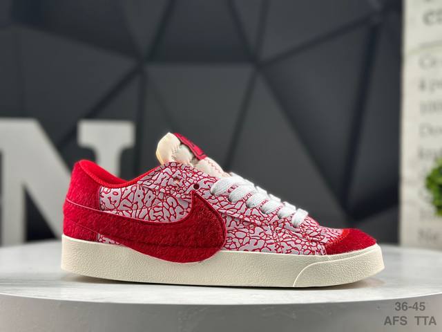 耐克 Nike Blazer Low ‘77 Jumbo 马年限定 马到成功 全新焕新升级经典 Blazer 鞋款，大号 Swoosh 突出新时代更加张扬的潮流