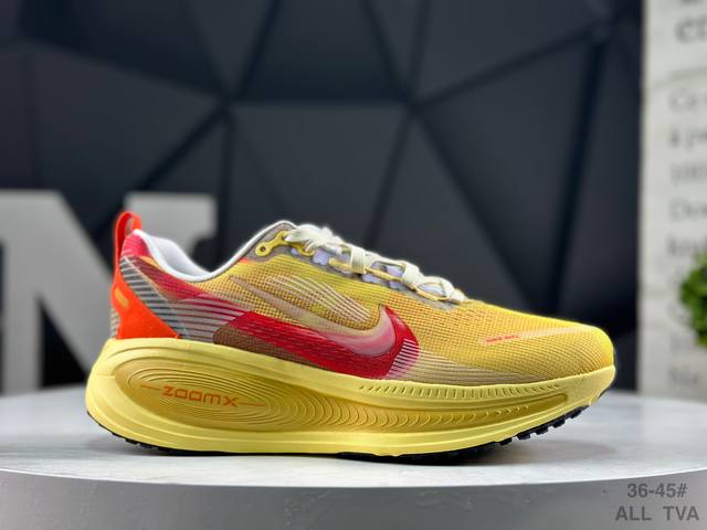 耐克 Nike Vomero 18 耐克 舒适减震防滑 低帮跑步鞋 全掌Reactx泡绵中底 前掌和后跟还配备了Air Zoom气垫单元 据说跑起来更快更舒适哦