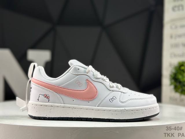 耐克 Nike Court Vision Low 百搭单品 正面、内侧、外侧、前面和后面视角看下这双白又白的小白鞋，它好像是一双经典的糅合。比较舒服简单的经典设