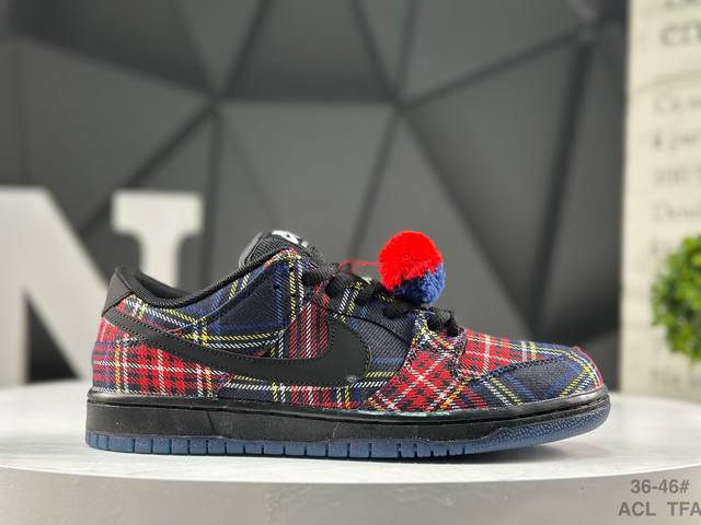 耐克 Nike Dunk Low 板鞋 Sb系列经典百搭休闲运动板鞋加厚鞋舌的填充，使舒适性大大提升，同时也更方便穿脱中底部分则加入了脚感柔软舒适Zoomair