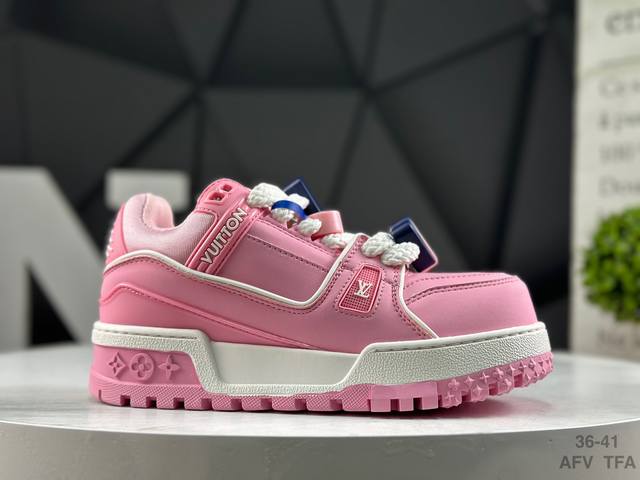 Louis Vuitton 路易威登 小胖丁 男女鞋广东原产，升级厚实抽屉礼品鞋盒及包装说明书防尘布袋物件，采用细柔小牛皮革鞋面材质，鞋垫嵌入加厚软感Eva物料