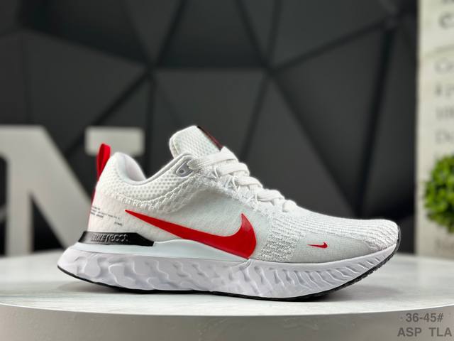 耐克 Nike Zoom React Infinity Run Fk 3 马拉松机能风格运动鞋 实拍首发 #鞋款搭载柔软泡绵，在运动中为你塑就缓震脚感。设计灵感