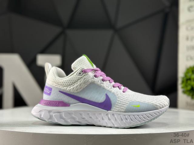 耐克 Nike Zoom React Infinity Run Fk 3 马拉松机能风格运动鞋 实拍首发 #鞋款搭载柔软泡绵，在运动中为你塑就缓震脚感。设计灵感
