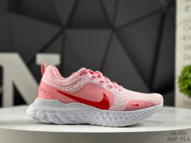 耐克 Nike Zoom React Infinity Run Fk 3 马拉松机能风格运动鞋 实拍首发 #鞋款搭载柔软泡绵，在运动中为你塑就缓震脚感。设计灵感