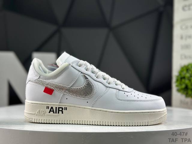 耐克 Nike Air Force 1 Low 空军低帮经典板鞋后跟剪裁拼接和传统不同 Complexcn上 开启的“Af100”特别企划， 邀请目前最有名设计