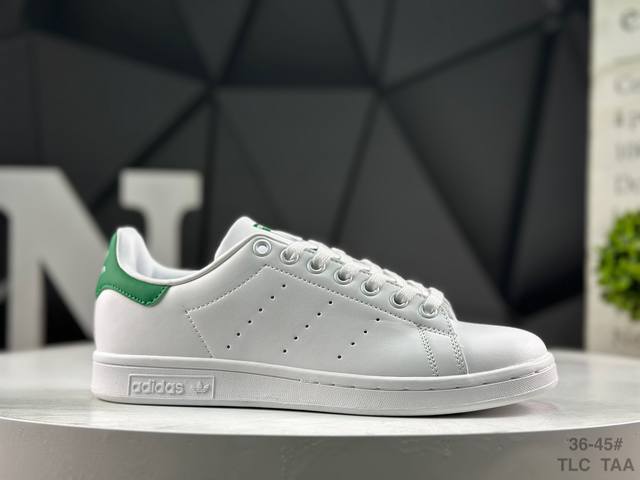 阿迪达斯 Adidas Stan Smith 史密斯经典板鞋 原版头层皮 毛孔清晰可见 杜绝二层破皮开裂 杜绝开胶 正确鞋型侧弧 真标原盒 原底原面 小红书代购