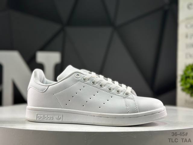 阿迪达斯 Adidas Stan Smith 史密斯经典板鞋 原版头层皮 毛孔清晰可见 杜绝二层破皮开裂 杜绝开胶 正确鞋型侧弧 真标原盒 原底原面 小红书代购