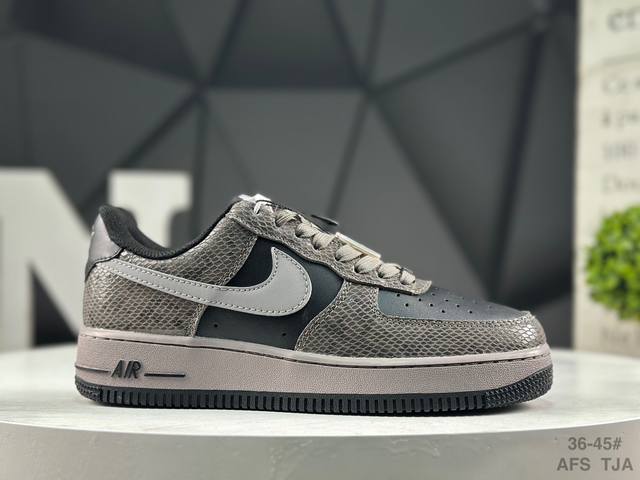 耐克 No.1版本 Nike Air Force 1 Low 空军一号 货号：Hf2898 001 原厂冲刀皮料切割干净 无任何毛边 清洁度细节完美 做工细节全