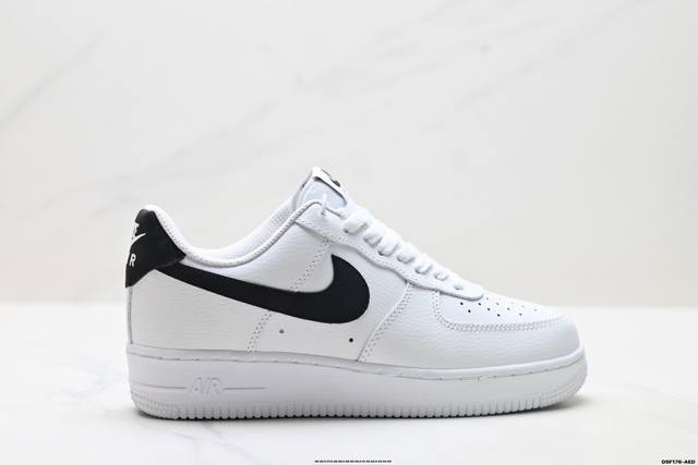 真标耐克Nike Air Force 1’07 空军一号低帮百搭休闲运动板鞋。柔软、弹性十足的缓震性能和出色的中底设计，横跨复古与现代的外型结合，造就出风靡全球
