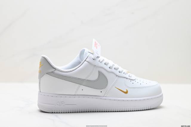 真标耐克Nike Air Force 1’07 空军一号低帮百搭休闲运动板鞋。柔软、弹性十足的缓震性能和出色的中底设计，横跨复古与现代的外型结合，造就出风靡全球