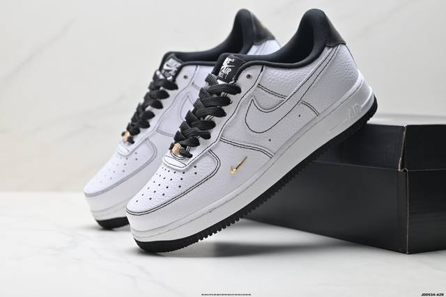 公司级耐克Nike Air Force 1’07空军一号低帮百搭休闲运动板鞋。柔软、弹性十足的缓震性能和出色的中底设计，横跨复古与现代的外型结合，造就出风靡全球