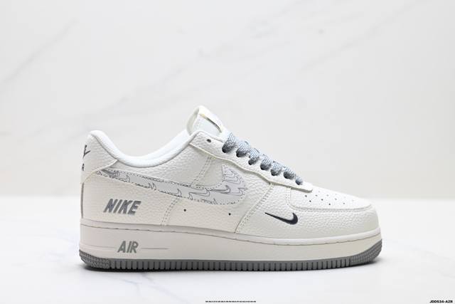 公司级耐克Nike Air Force 1’07空军一号低帮百搭休闲运动板鞋。柔软、弹性十足的缓震性能和出色的中底设计，横跨复古与现代的外型结合，造就出风靡全球