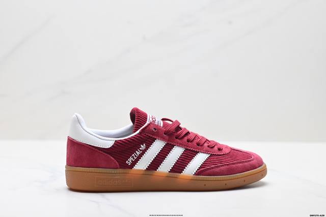 真标Adidas Handball Spezial 官方正确版本 阿迪达斯经典款 复古休闲板鞋 全鞋采用反毛皮制作 牛筋耐磨大底 承载青春情怀的板鞋 经典三条杠