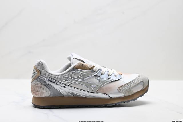 公司级Mizuno美津浓 Lg 60S 2K 舒适百搭 做旧设计 德训 薄底防滑耐磨 低帮休闲鞋 Y2K与60S的时空碰撞 趋势破壁 沿袭Mizuno经典薄底跑