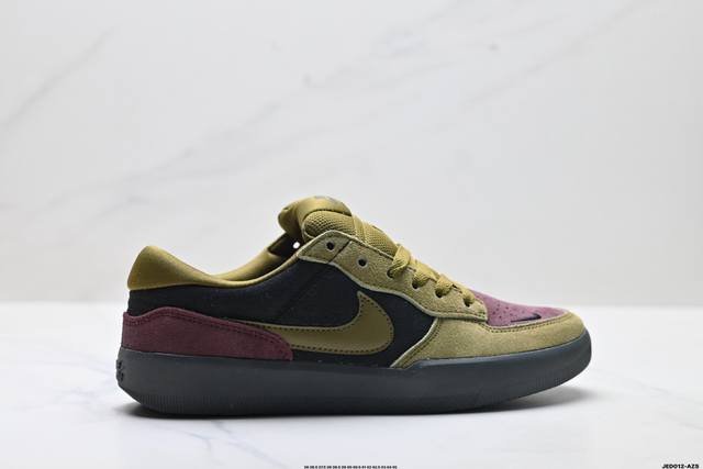 公司级Nike Sb Force 58低帮耐克休闲板鞋 是一款将前沿创新带入街头的单品 它具有硫化鞋底 具有出色的耐用性和灵活性 使用帆布和绒面革 在饰面上放置