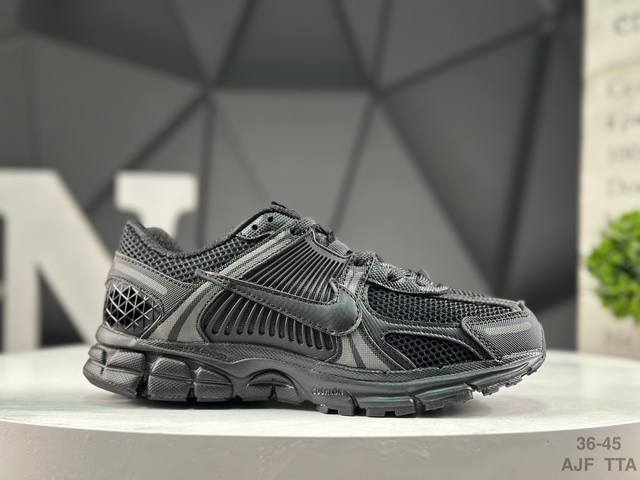 耐克 Nk Zoom Vomero 5 Sp 佛莫罗5代系列经典复古休闲运动慢跑鞋 #采用环保纤维革饰片组合网眼布鞋面材质 正确后跟Tpu加固 耐弯折热塑框架支