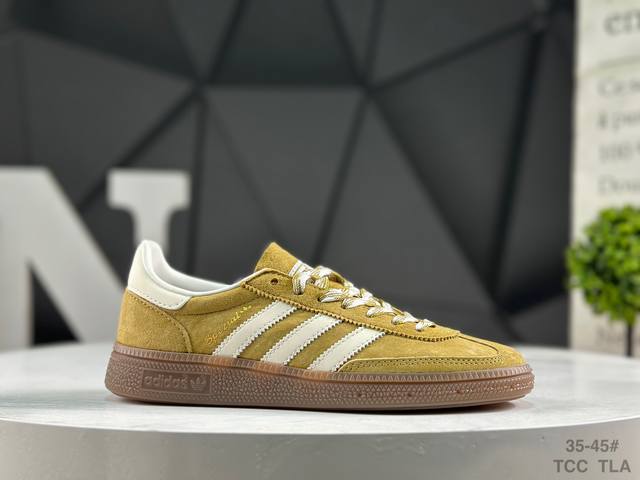 阿迪达斯 Adidas Handball Spezial 阿迪达斯经典款 复古休闲板鞋 全鞋采用反毛皮制作 牛筋耐磨大底 承载青春情怀的板鞋 经典三条杠装饰鞋侧