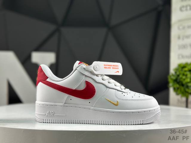 福利特价 耐克 Nike Air Force 1 ‘07 Low 空军一号含气垫 低帮百搭厚底**休闲运动板鞋。柔软、弹性十足的缓震性能和出色的中底设计，横跨复
