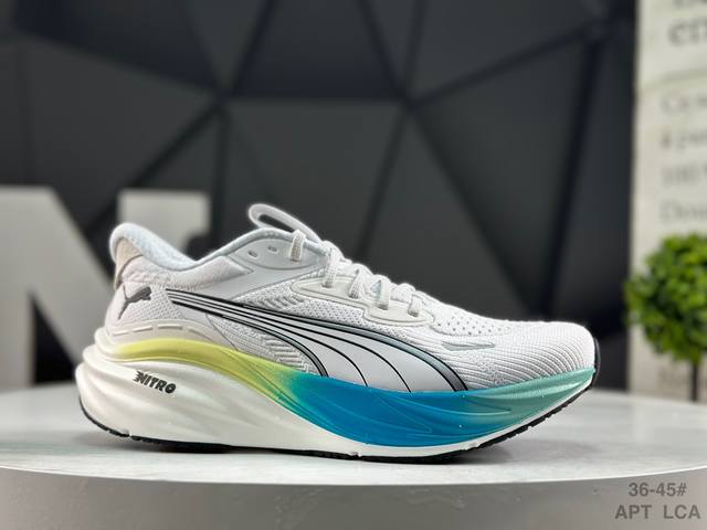 puma 彪马 Magnify Nitro 3 超轻网面低帮跑步鞋 私模开发 内置碳板 超临界发泡大底 脚感非常舒适 区别市场货 货号：311046-04 尺码