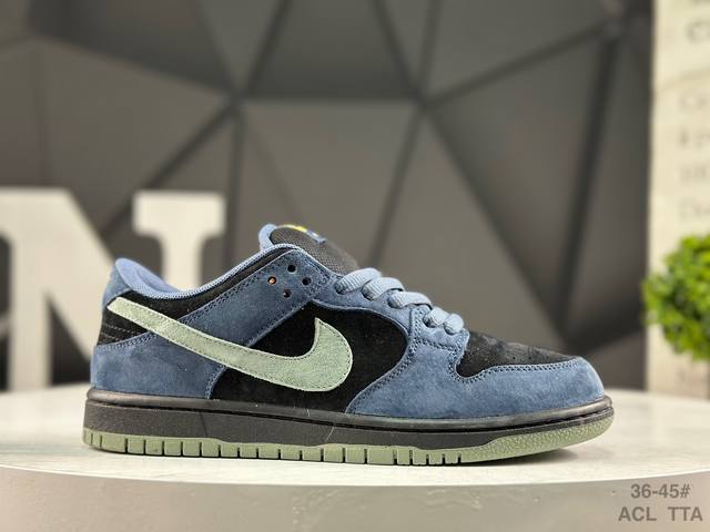 耐克 Nike Dunk Low 板鞋Sb系列经典百搭休闲运动板鞋加厚鞋舌的填充，使舒适性大大提升，同时也更方便穿脱中底部分则加入了脚感柔软舒适Zoomair气
