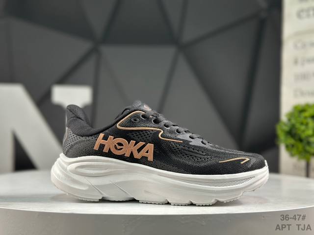 Hoka M Clifton 10 全新配色 这个品牌来自于新西兰的毛利语，Hoka表示大地，One One表示飞越，连起来就是飞越地平线，One One不是读