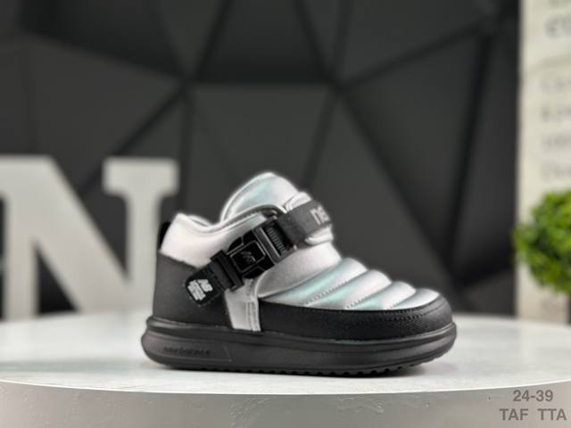 精品童鞋 Nb New Balance 新百伦 童鞋 采用真皮拼接透气网眼织物鞋面，橡胶组合大底提供足步弓支撑，防滑耐磨保持步态稳定，后跟搭载外露缓震胶 尺码：