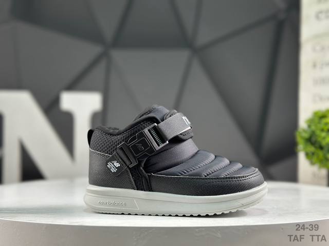 精品童鞋 Nb New Balance 新百伦 童鞋 采用真皮拼接透气网眼织物鞋面，橡胶组合大底提供足步弓支撑，防滑耐磨保持步态稳定，后跟搭载外露缓震胶 尺码：