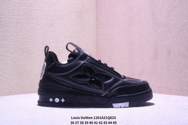 Louis Vuitton Trainer Sneaker 路易威登低帮休闲鞋 艺术总监 Virgil Abloh 设计的路易威登手写标识则于侧面彰显品牌格调.