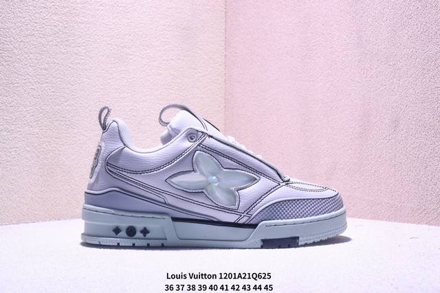 Louis Vuitton Trainer Sneaker 路易威登低帮休闲鞋 艺术总监 Virgil Abloh 设计的路易威登手写标识则于侧面彰显品牌格调.
