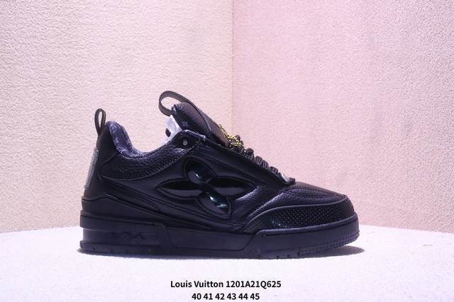 Louis Vuitton Trainer Sneaker 路易威登低帮休闲鞋 艺术总监 Virgil Abloh 设计的路易威登手写标识则于侧面彰显品牌格调.